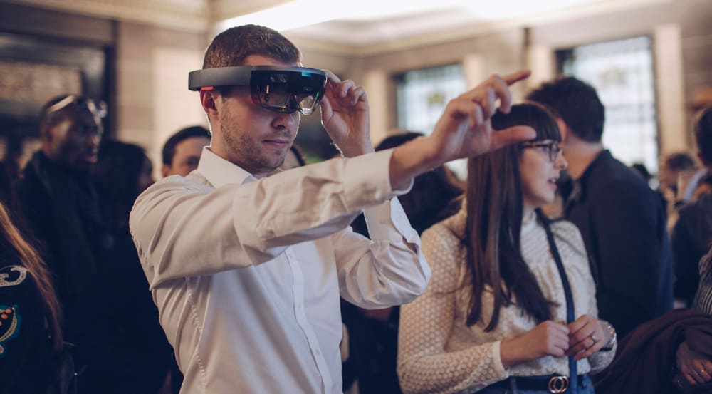 Immersive Fashion Retail Technologies Customer using a Virtual Reality headset
