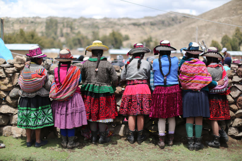 Takanakuy peruvian women in traditional dress