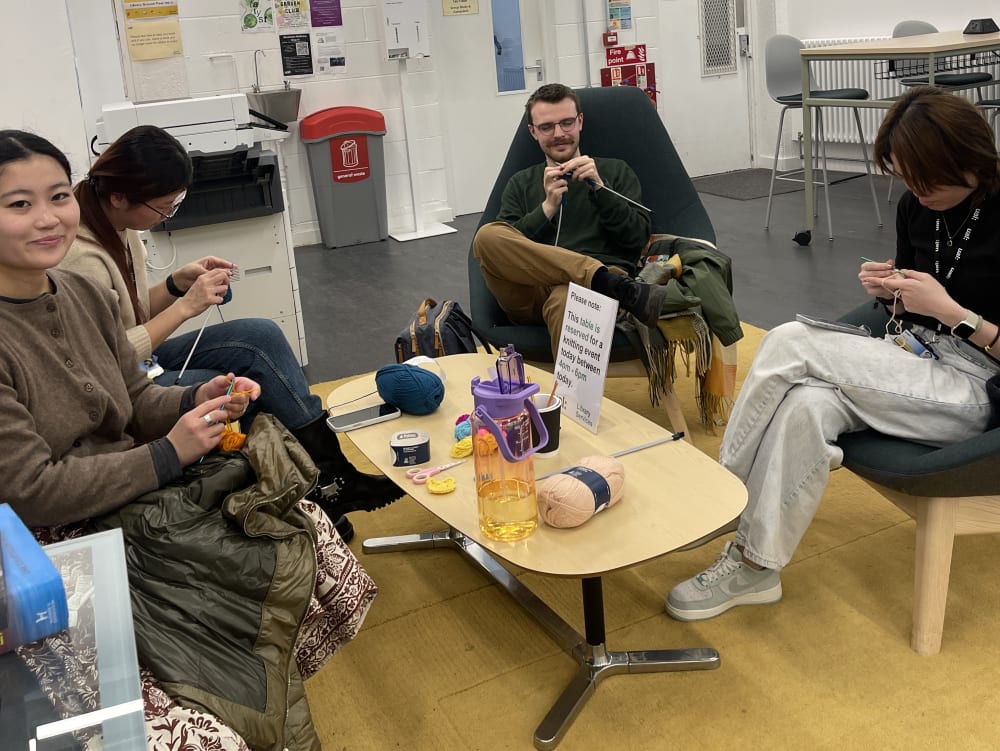 4 knitting students