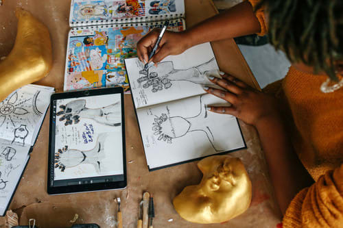 Giannah Snagg in her studio, 3D Effect for Performance and Fashion