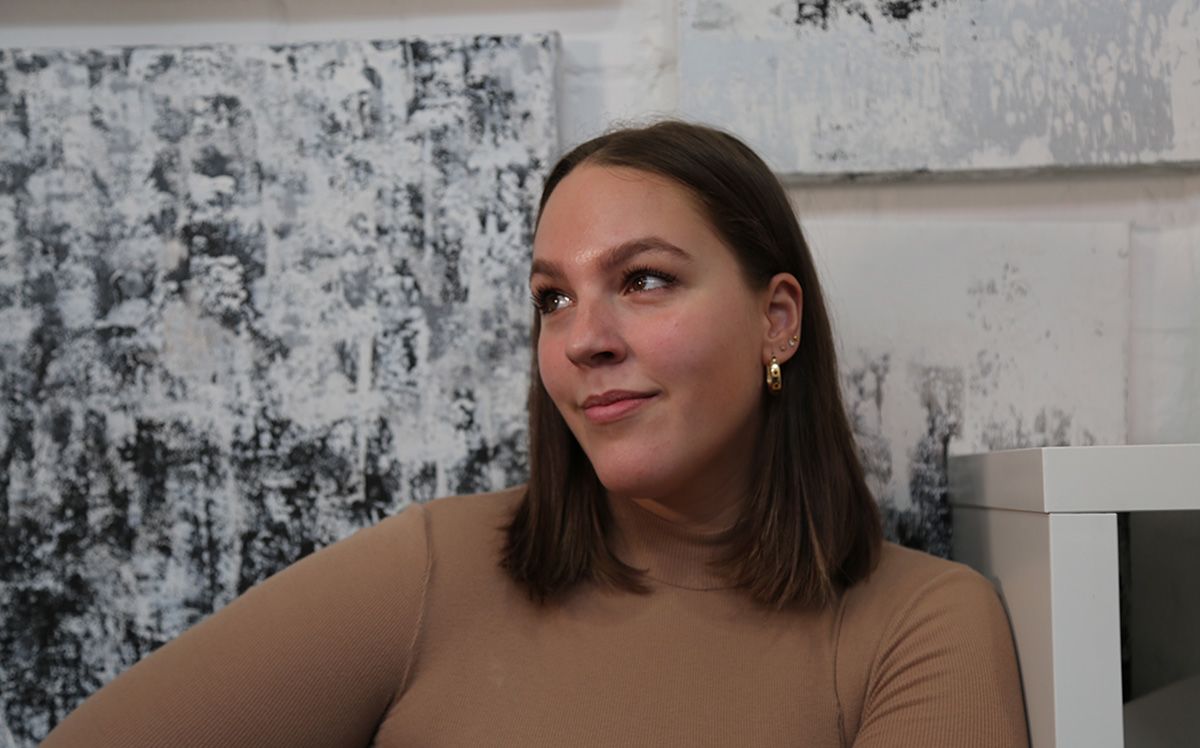 Portrait photograph of a woman.