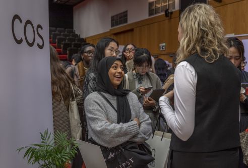 Students meeting COS at the careers fair