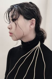 A model wearing Kirsten Schultze's Evergreen necklace