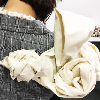 Mandula Pap's knot work on model.