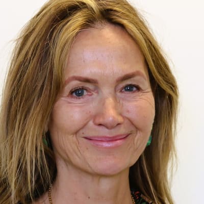 Louise  Moore