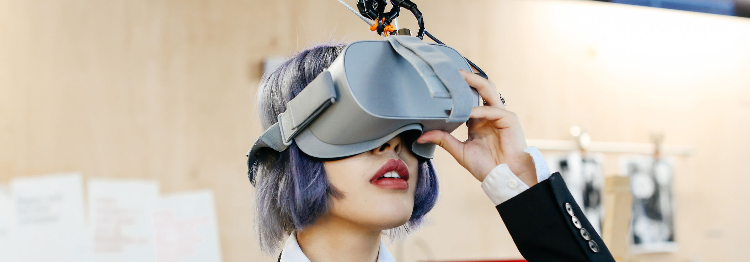 Experiencing virtual reality. Photography by Alys Tomlinson