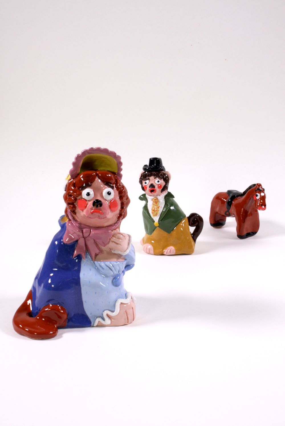 Two ceramic dogs and a ceramic horse 