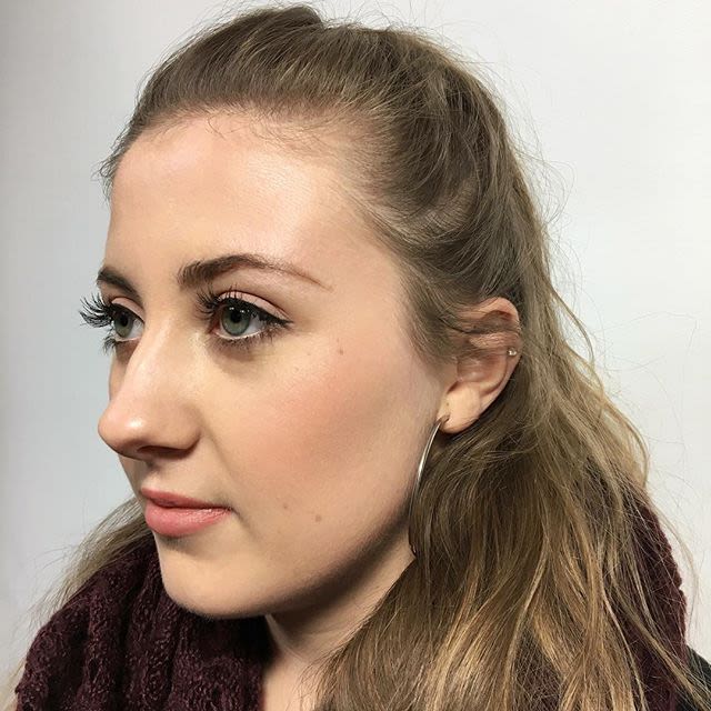K Swindells Complete Makeup Artist Candid Photo