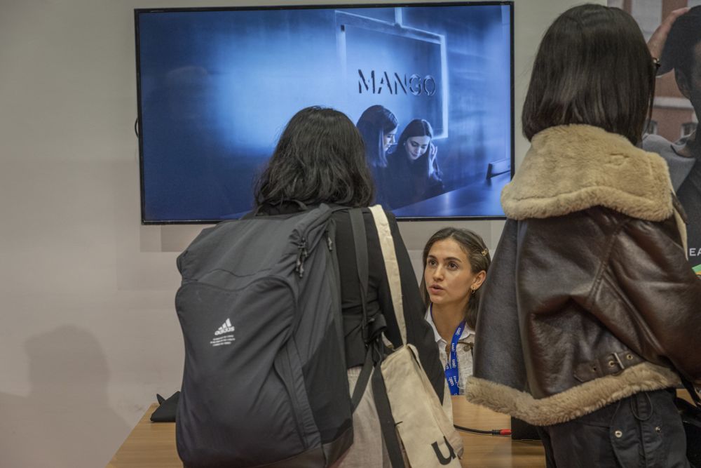 Students meeting Mango at the careers fair