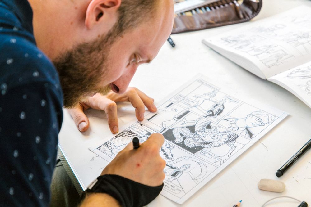 Alexander Steenhorst working in the studio during a short course
