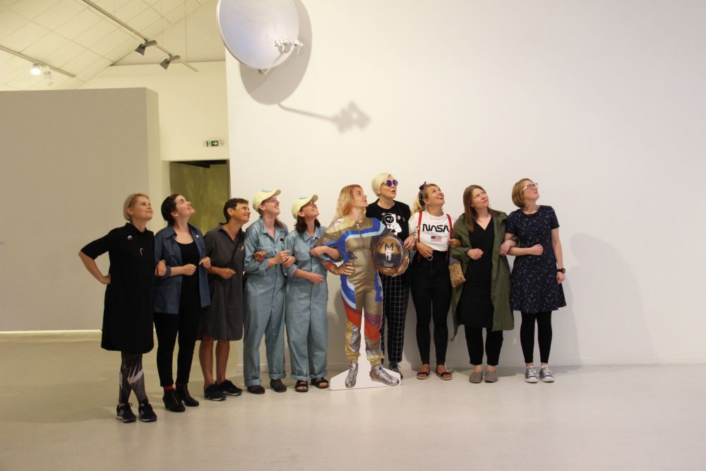 Group picture of Women on the Moon 2019