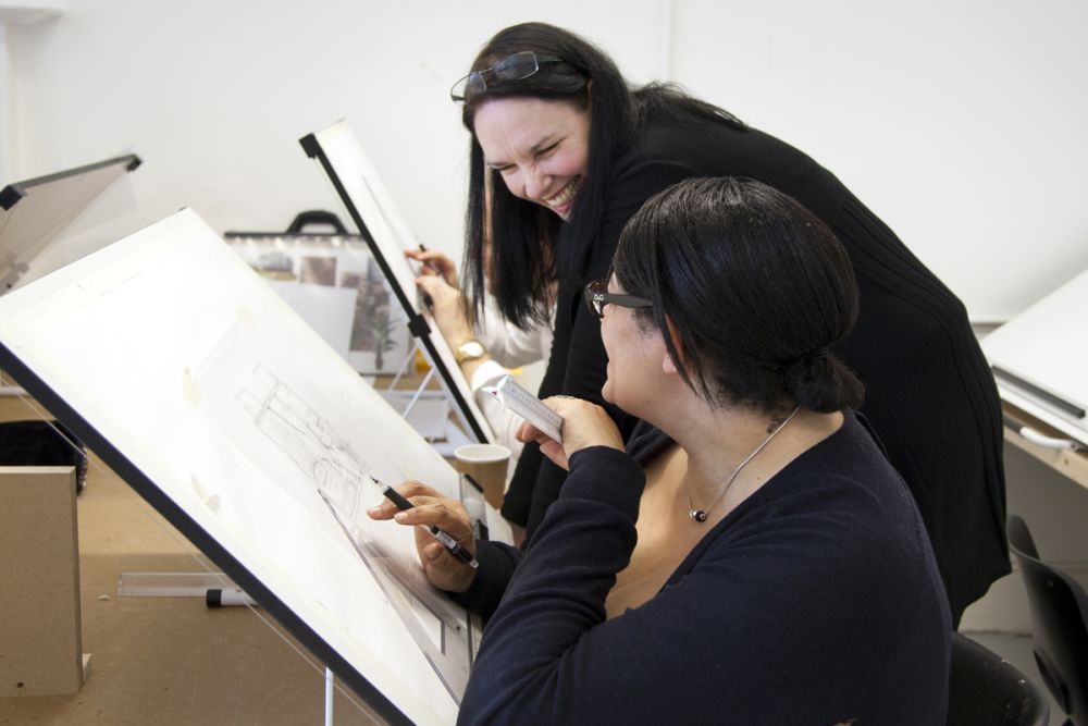 Lyndall teaching student.