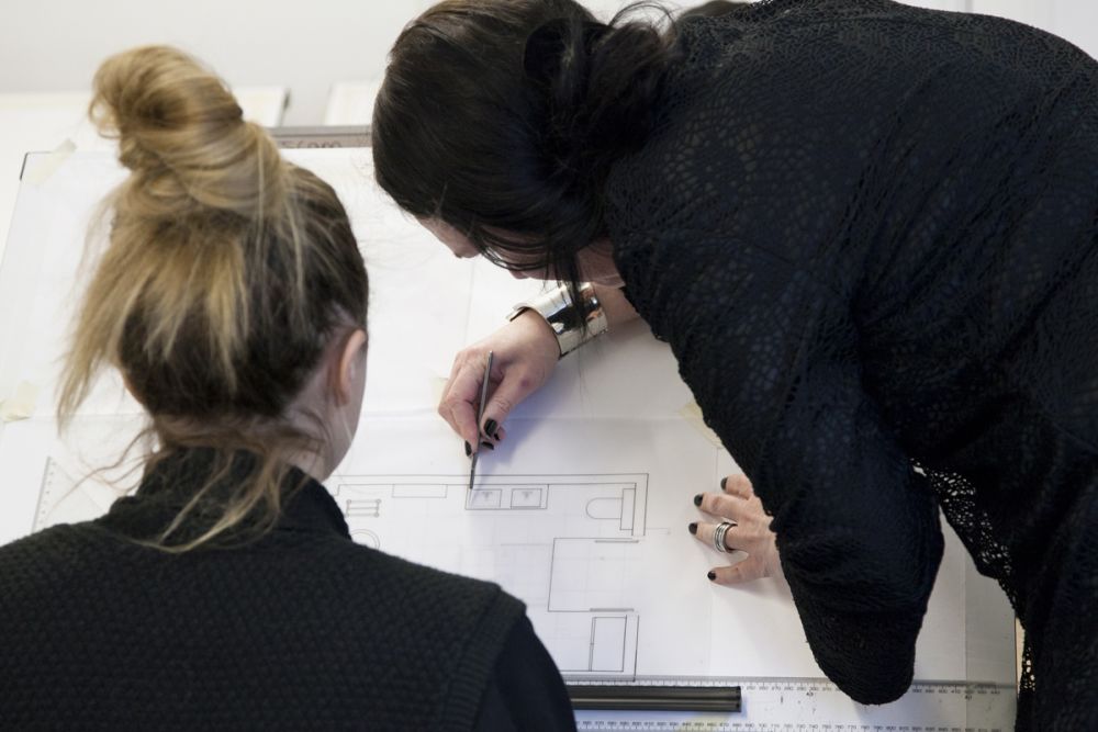 Lyndall teaching student.