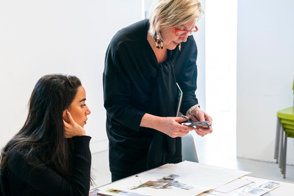 Student and tutor in conversation