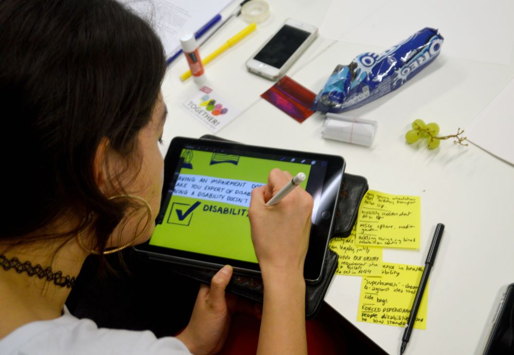 lady drawing on an ipad