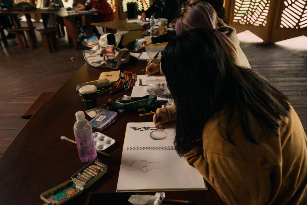 Students illustrating model