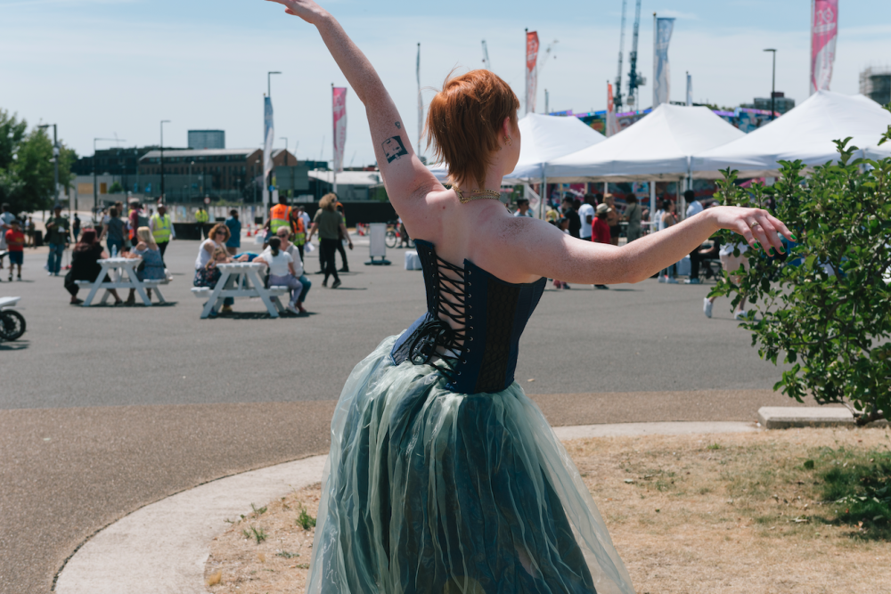 BA (Hons) Costume Design for Performance student Mathilde Louise Lina Weihrich dressed a performer, with make-up by Tale Imebvore, roaming the grounds promenade-style throughout The Great Get Together 2022. Image by Ana Blumenkron.