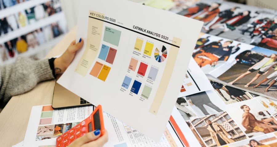 Zoe Zanon Rives watching the colour chart in the studio